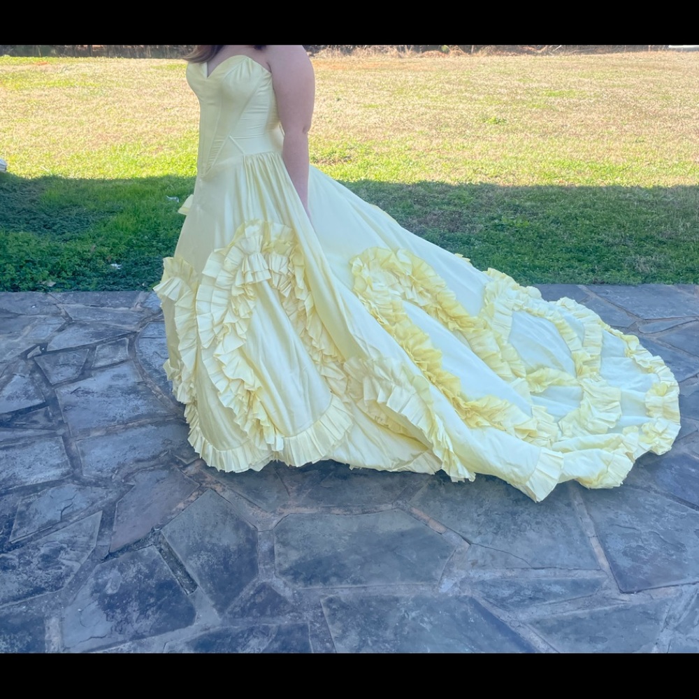 Meet your Posher, Tara